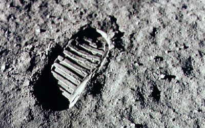 Noi pași pe Lună: NASA dezvăluie bocancii astronauților din misiunea Artemis