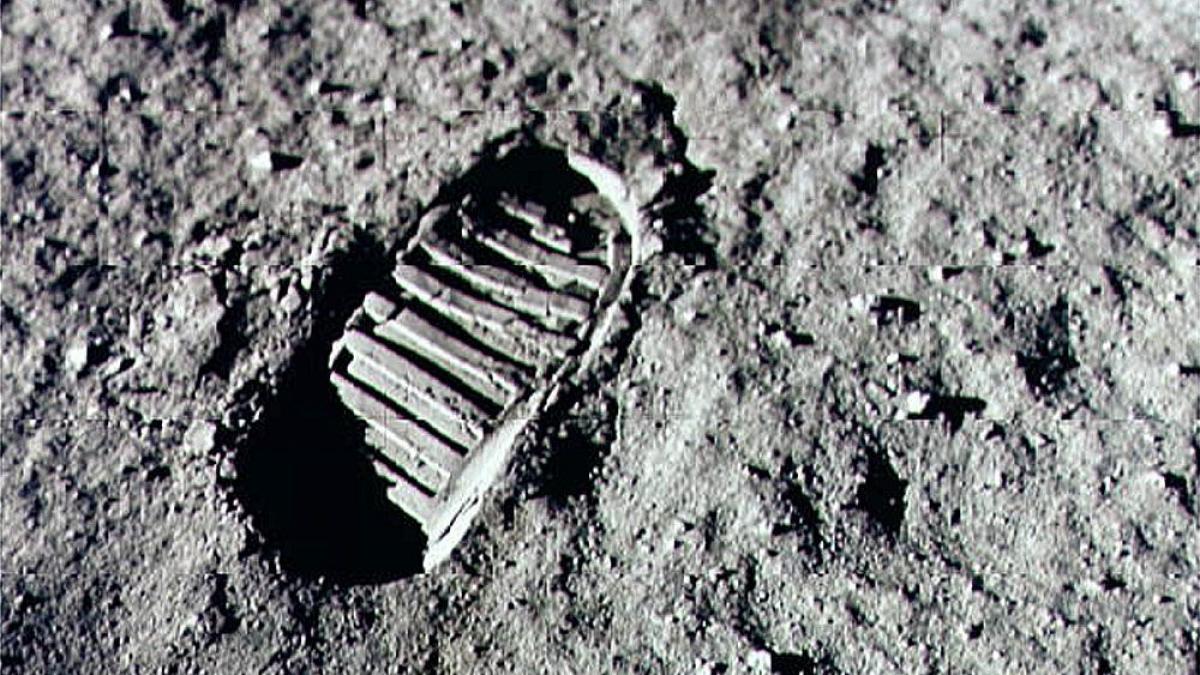 Noi pași pe Lună: NASA dezvăluie bocancii astronauților din misiunea Artemis