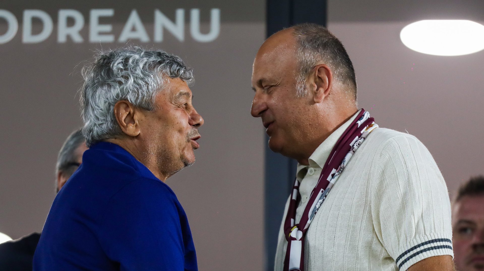 ACȚIONARUL RAPIDULUI, DAN ȘUCU, CRITICĂ ATITUDINEA UNOR ROMÂNI FAȚĂ DE MIRCEA Lucescu Acționarul majoritar al clubului Rapid, Dan Șucu, a criticat dur atitudinea unor români față de Mircea Lucescu