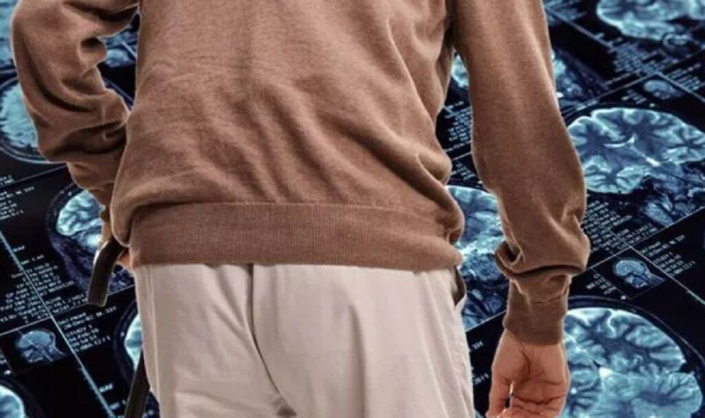 Atenție la mers: 3 semne subtile ce pot revela demența, avertizează medicii