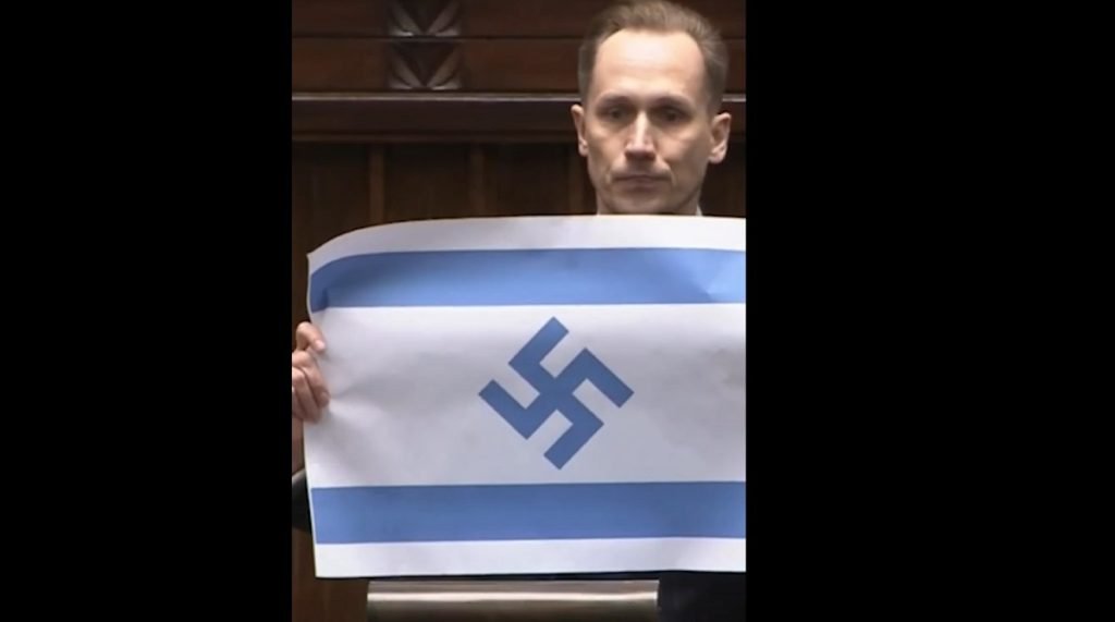 Deputat de extremă dreapta, cu steag israelian și svastică în Parlamentul Poloniei