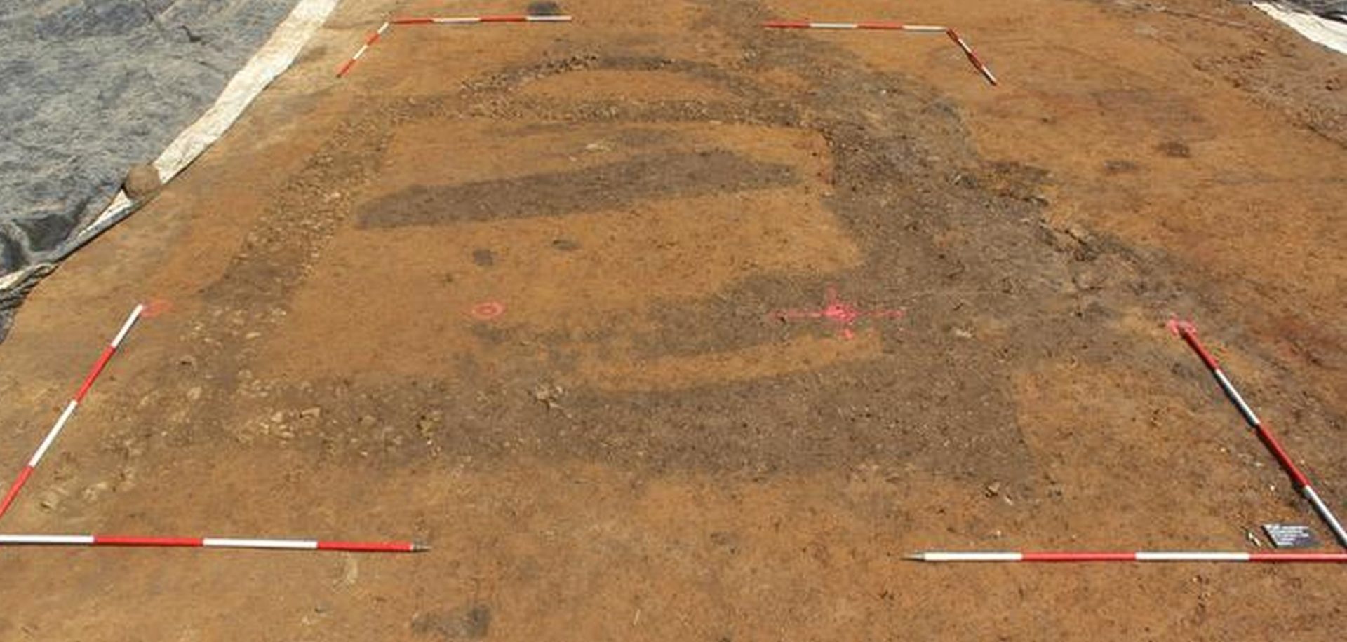 Frankfurt: Un sanctuar roman ridică vălul misterului asupra practicilor religioase antice O descoperire arheologică majoră sub străzile orașului german Frankfurt aduce la lumină un complex de cult roman de o importanță remarcabilă