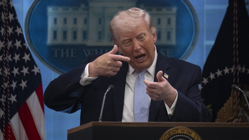 Trump, ultimatum pentru Iran: „Nu aveți cărți bune”, ca lui Zelenski