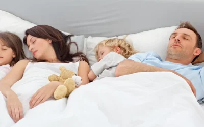 Ce dezvăluie știința despre somnul copiilor în patul părinților: 6 semne