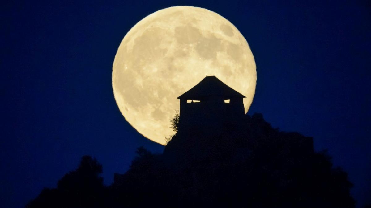 Luna plină, dublu spectacol în mai 2026: Fenomen astronomic rar