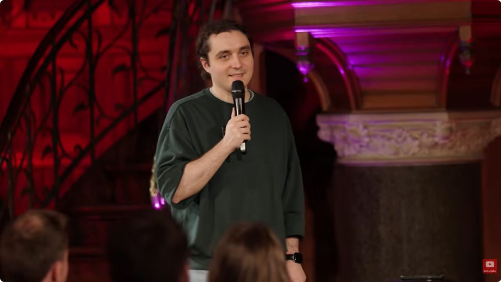 Comedia Stand-up în Limba Engleză, Un Spectacol Sold-Out la București București – Sala Club 99 din capitală a fost plină până la refuz într-o seară de februarie