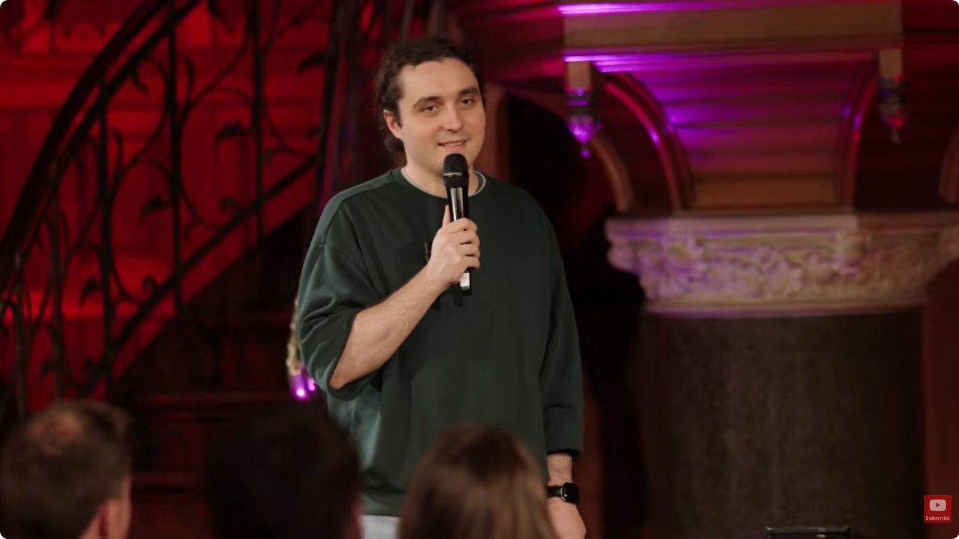 Comedia Stand-up în Limba Engleză, Un Spectacol Sold-Out la București București – Sala Club 99 din capitală a fost plină până la refuz într-o seară de februarie