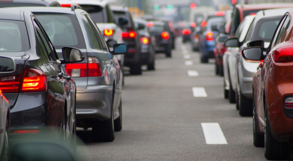 Blocaj infernal pe DN1: Coloane de mașini spre Brașov și pe autostrăzi spre București