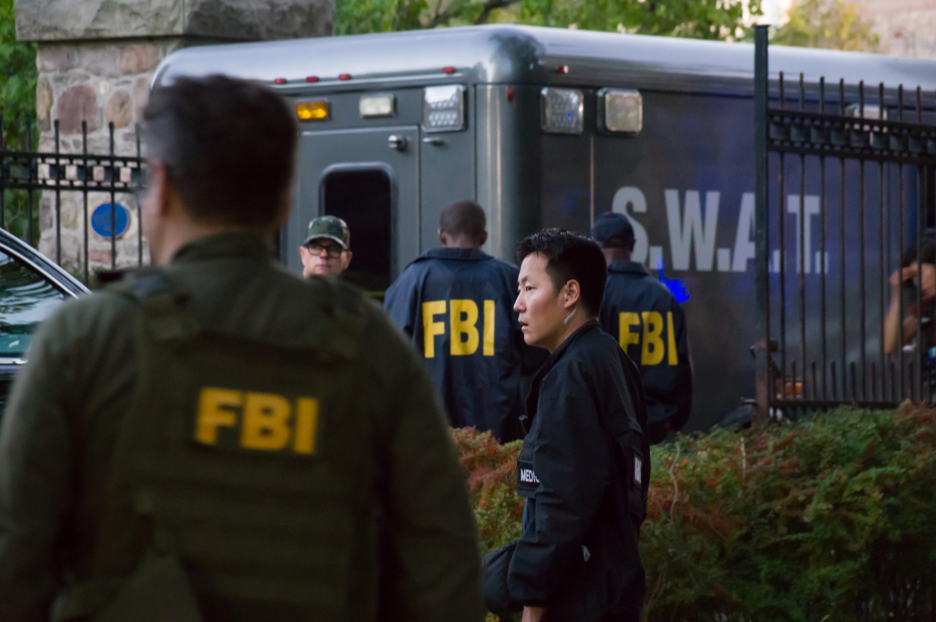 FBI, împreună cu Serviciul Român de Informații, au destructurat un atac cibernetic masiv, orchestrat de GRU Agențiile de securitate din 15 state, inclusiv România, au reușit să oprească un atac informatic amplu, pus la cale de GRU, serviciul de informații al armatei ruse