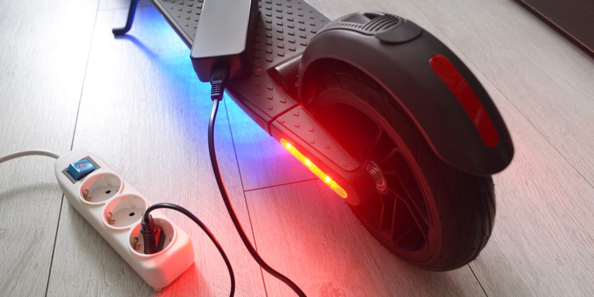 Apartament mistuit de flăcări: Pericolul trotinetei electrice și sfaturile unui inginer