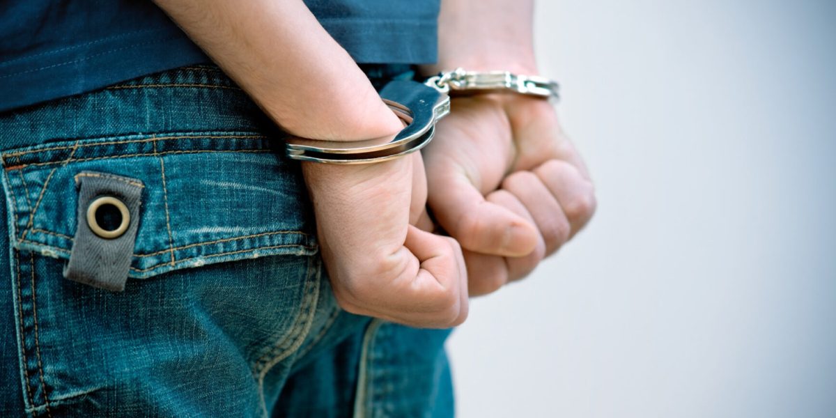 Tânăr reținut după postări fasciste pe rețelele sociale