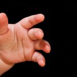 Bebeluș găsit printre droguri la Roma: Tatăl român, arestat. Cuplul, suspectat de crimă