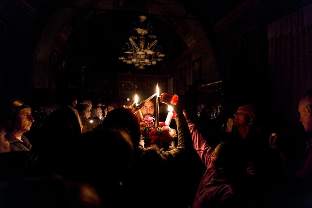 Trei sferturi dintre români, la slujba de Înviere: Ce spun datele