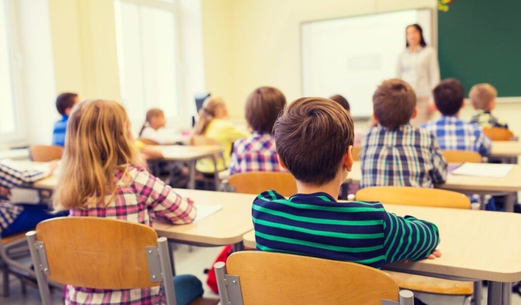 Lovitură pentru profesori: Legea învățământului schimbă repartizarea