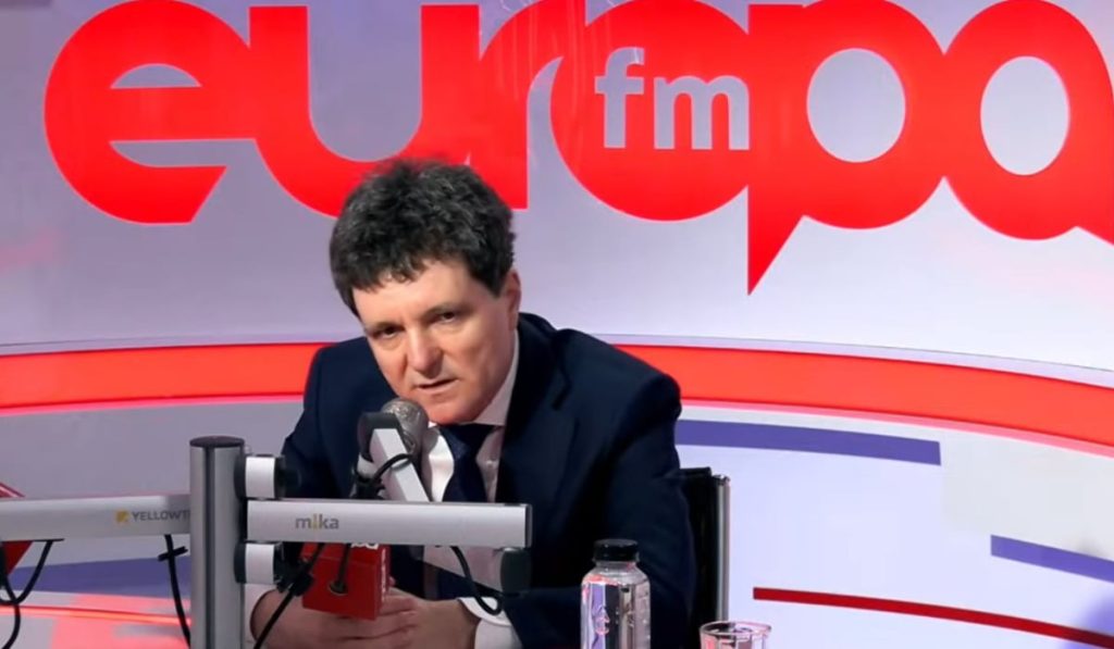 Acuzații grave: Europa FM, cu Nicușor Dan, preluată ilegal de Realitatea Plus