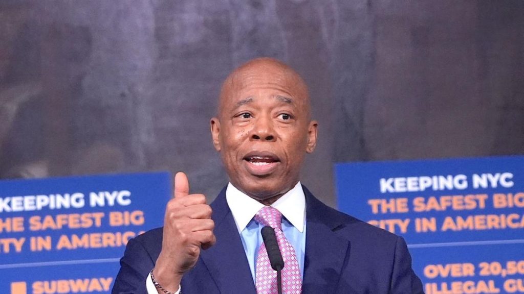 Eric Adams, fost primar NYC, cetățean albanez: „Abia aștept munții voștri”