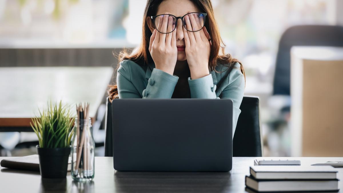 AI la butoane! Escrocii vânează joburi-fantomă cu salarii colosale în România