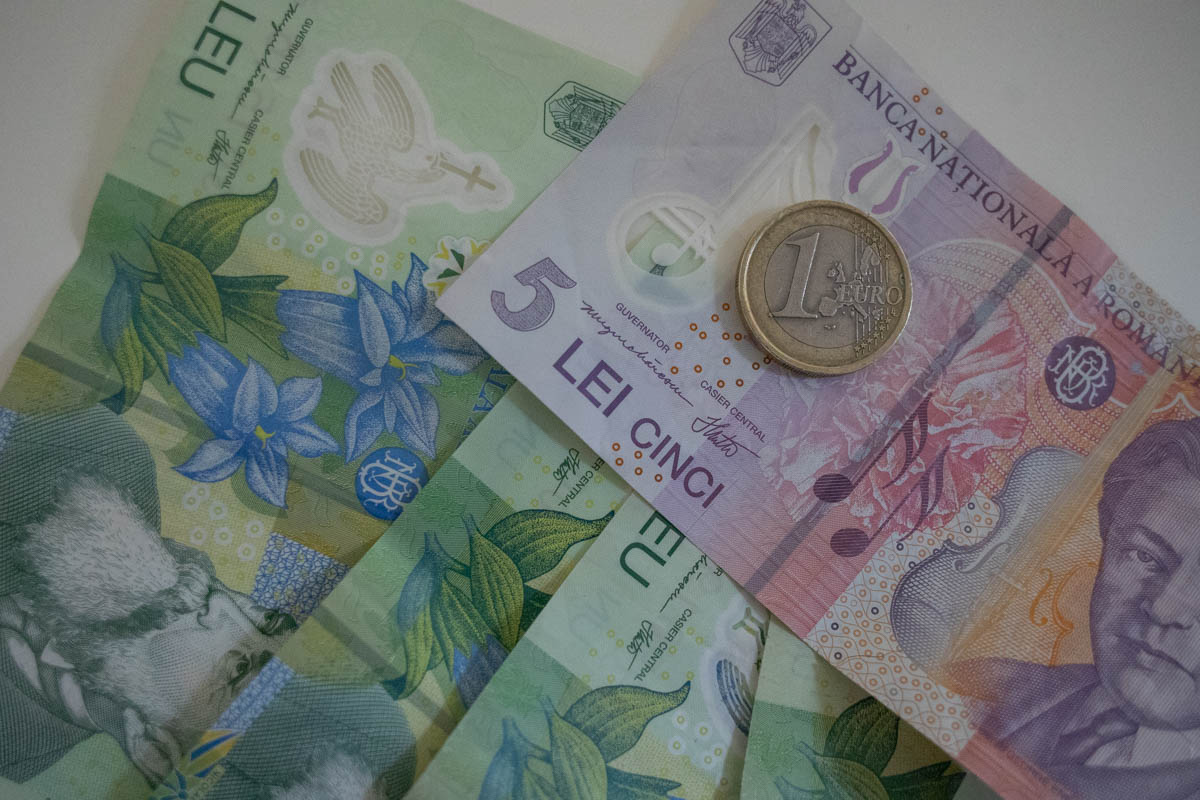 Dobânzile României, umflate de criza politică. Avertisment Bloomberg