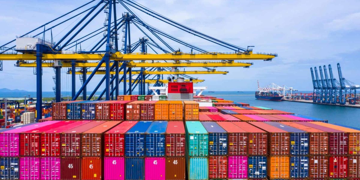 Scade consumul, scad importurile: Deficitul comercial al României, pe un trend descendent