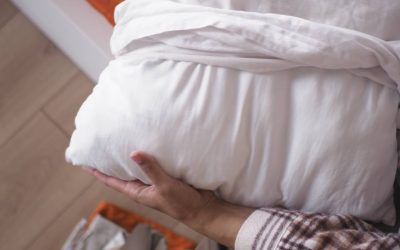 Cât de des schimbi fața de pernă? Trucul simplu pentru un somn sănătos
