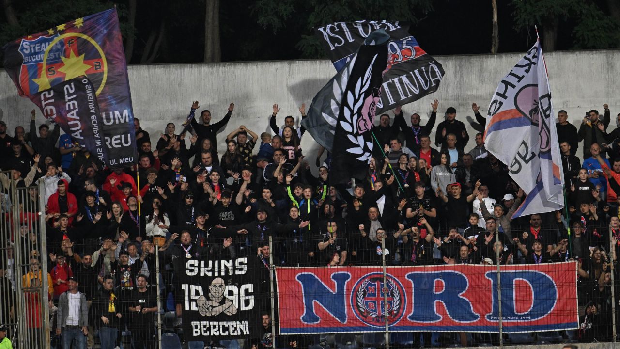 Fanii FCSB, mesaj clar pentru Mircea Lucescu la meciul cu Oțelul