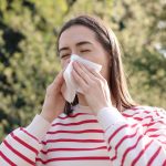 O femeie din România a strănutat viermi: Un caz medical șocant