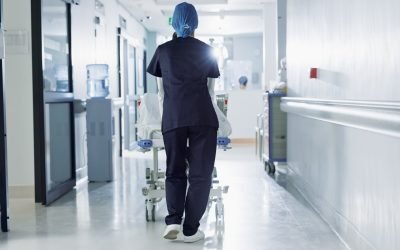 Tineri, dependenți de TikTok: Autodiagnosticări pe bandă rulantă, „datorită” aplicației