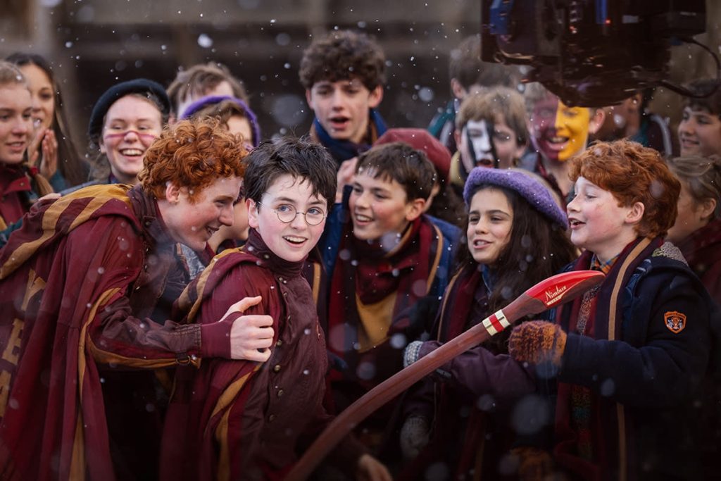 Un documentar despre culisele serialului “Harry Potter” va fi lansat pe 5 aprilie HBO Max pregătește un documentar special, intitulat “Finding Harry: The Craft Behind the Magic”, programat să apară pe 5 aprilie