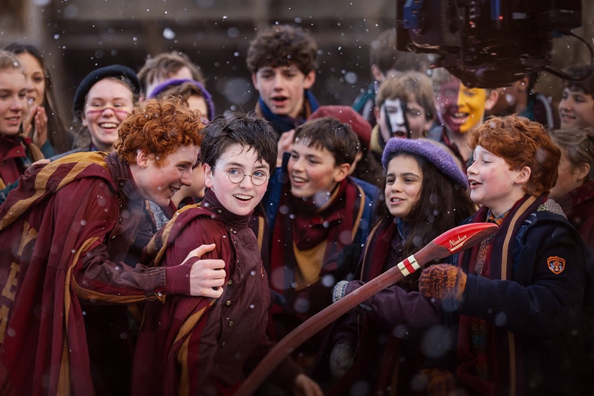 Un documentar despre culisele serialului “Harry Potter” va fi lansat pe 5 aprilie HBO Max pregătește un documentar special, intitulat “Finding Harry: The Craft Behind the Magic”, programat să apară pe 5 aprilie