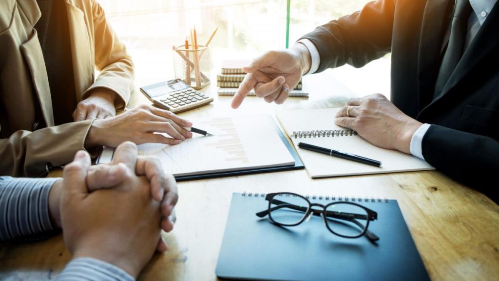 Firmele de familie, pe valul succesiunilor: Ce schimbări vin în economie?