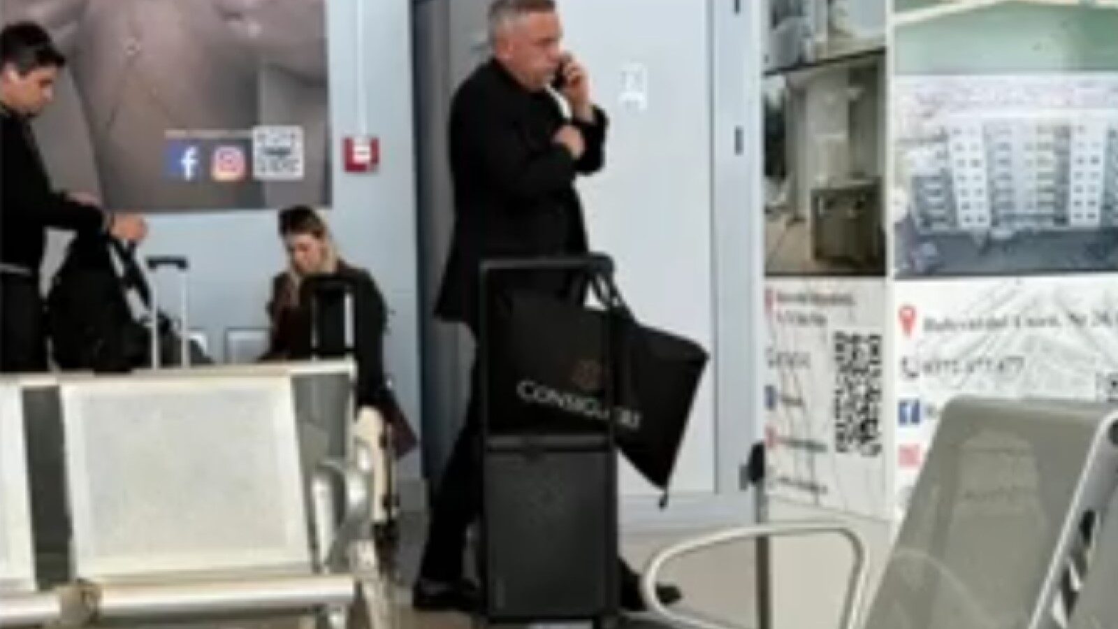 Barbu, cu geantă Louis Vuitton de 5.000 de euro: „Nu știu ce e aia!”