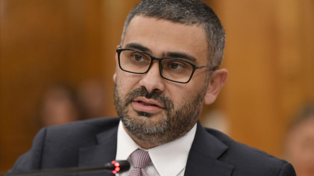 Manole: Închiderea companiilor de stat riscă o criză socială. „Sărăcia se propagă”