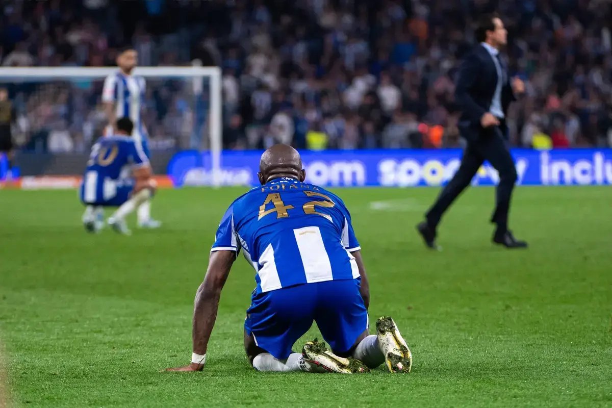 Dramă pe „Dragão”: FC PORTO, de la extaz la frustrare în ultimele minute O seară care părea scrisă pentru glorie s-a transformat într-o combinație de euforie și dezamăgire pentru fanii lui FC PORTO pe „Estádio do Dragão”