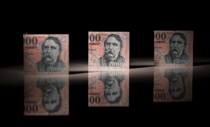 Forintul, în euforie: Piețele sărbătoresc plecarea lui Viktor Orban, fondurile UE se deblochează