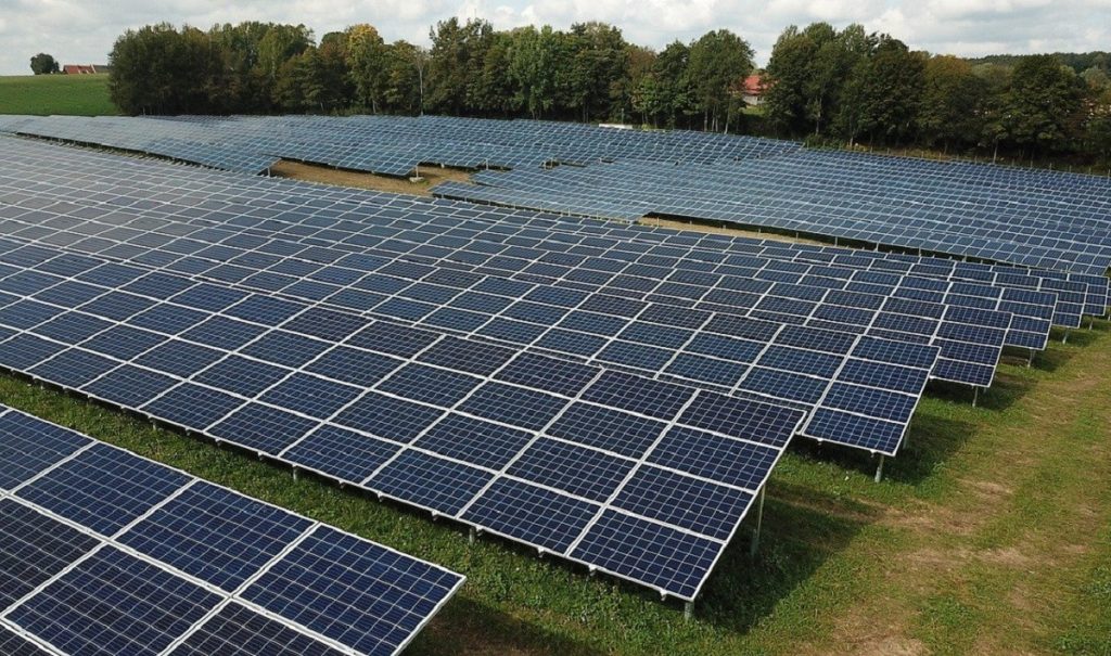 Energie verde la Mărășești: Primăria și școlile, alimentate de panouri fotovoltaice