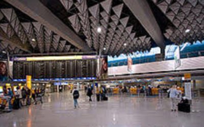 Europa, în pragul crizei: Penurie de combustibil pentru avioane, sute de zboruri anulate