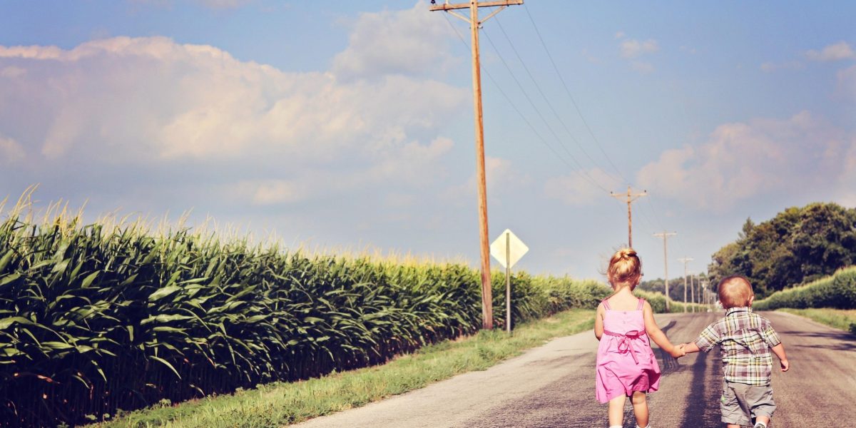 Astăzi e Ziua Fraților și Surorilor: Ce fac vedetele din România