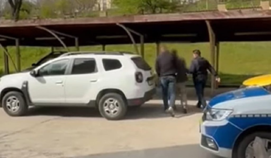 Frații terorii: Polițiști bătuți și amenințați cu moartea