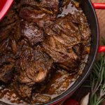 Cele mai bune condimente pentru miel: Gustul perfect, direct pe grătar