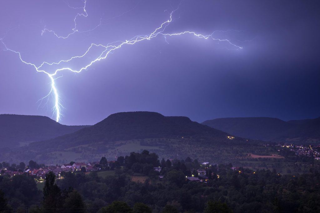 Bulgar lovit de fulger pe munte, tragedie în România