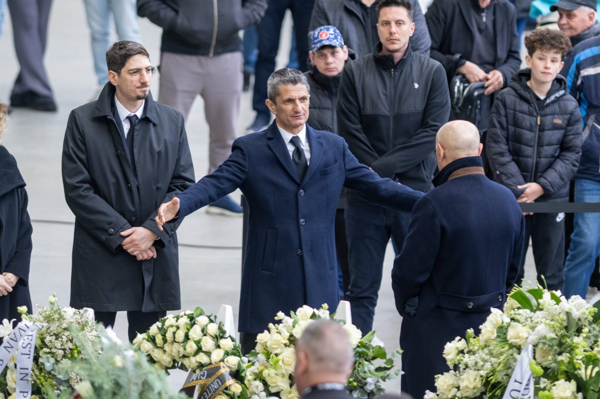 Răzvan Lucescu, mesajul emoționant pentru Mircea, în lacrimi la biserică