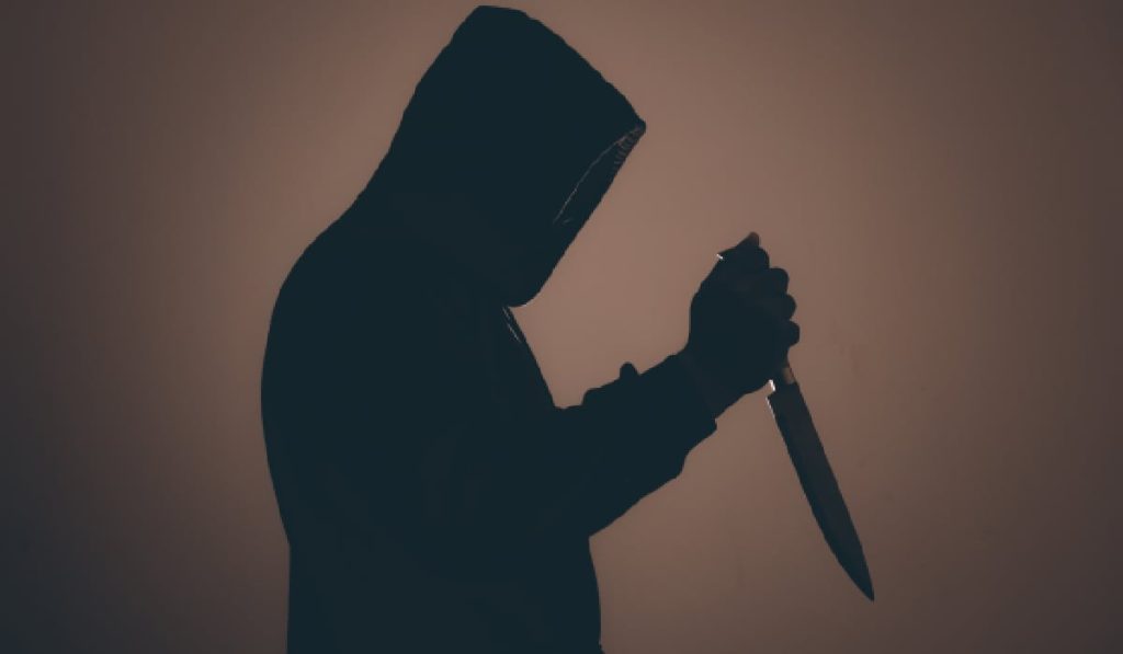 Angajată, amenințată cu cuțit la o sală de jocuri din Galați, agresorul, căutat