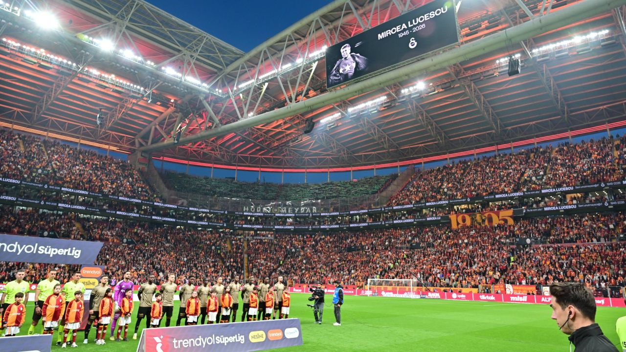 Omagiu regal pentru Mircea Lucescu la Istanbul!