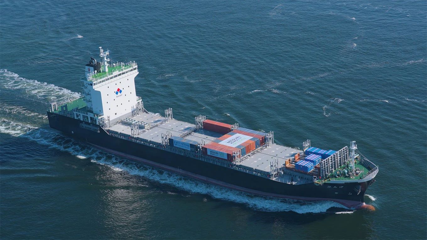 Japonia uimește: Primul port-container complet automatizat din lume