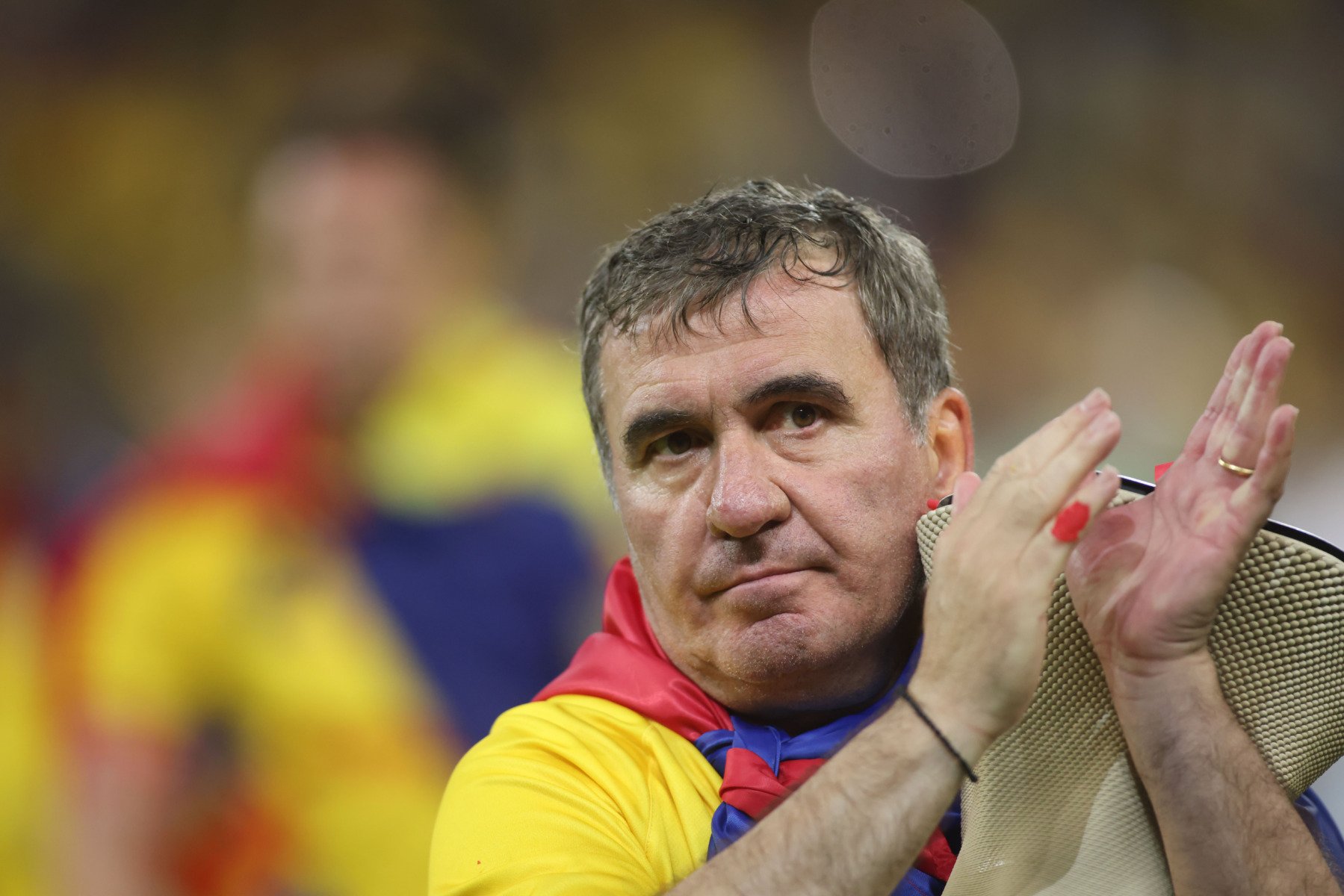 Hagi, favorit pentru banca tehnică a naționalei României București – Numele lui GHEORGHE Hagi se află pe prima poziție în lista de posibili selecționeri ai echipei naționale de fotbal a României, după o ședință a Comisiei Tehnice a Federației Române de Fotbal (FRF), desfășurată vineri