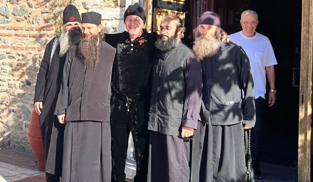 Atac dur la adresa lui Gigi Becali: „Crede că mântuirea se cumpără”