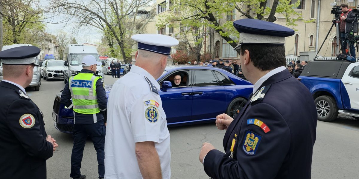 Vineri, la București, Gigi Becali a fost oprit de poliție în drumul său spre biserica Sfântul Elefterie, unde avea loc ceremonia de înmormântare a lui Mircea Lucescu