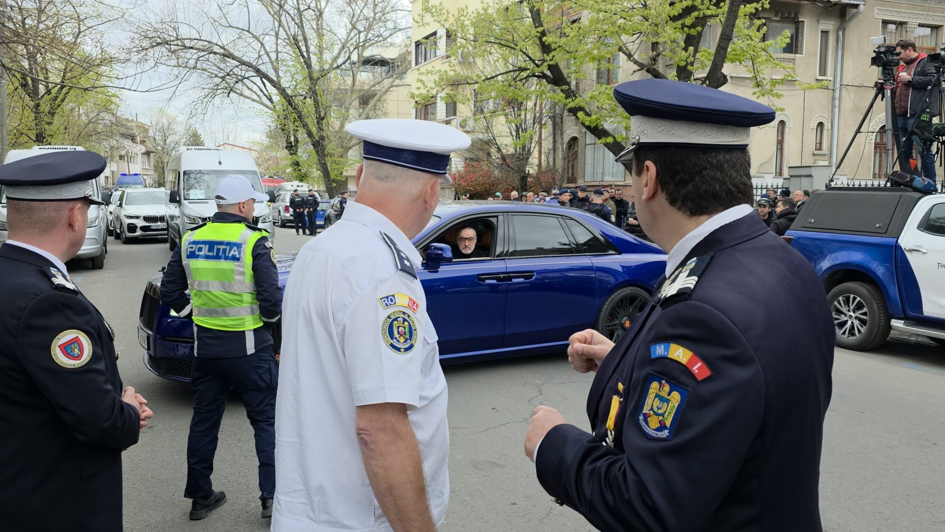 Vineri, la București, Gigi Becali a fost oprit de poliție în drumul său spre biserica Sfântul Elefterie, unde avea loc ceremonia de înmormântare a lui Mircea Lucescu