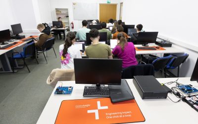Hitachi modernizează laboratoarele Politehnicii București: Studenții, la pas cu tehnologia