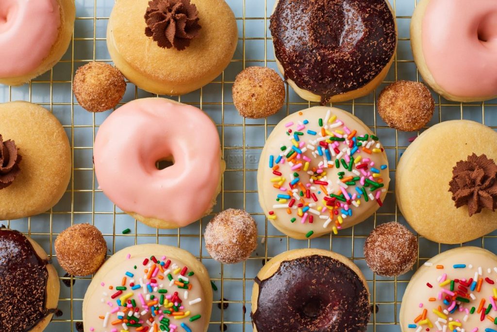 Gogoșerie celebră, cu cozi uriașe, intră în faliment, șoc pentru clienți